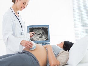 הריונית בבדיקת אולטרסאונד